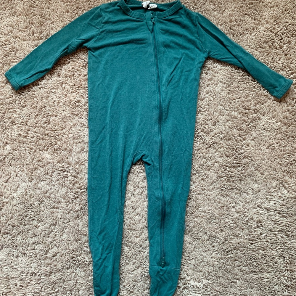 Kyte Baby Zippered Footie PJs in Emerald, Green, 6-12 months